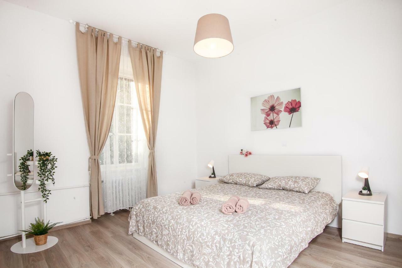 Apartment Kensi*** Pula Extérieur photo