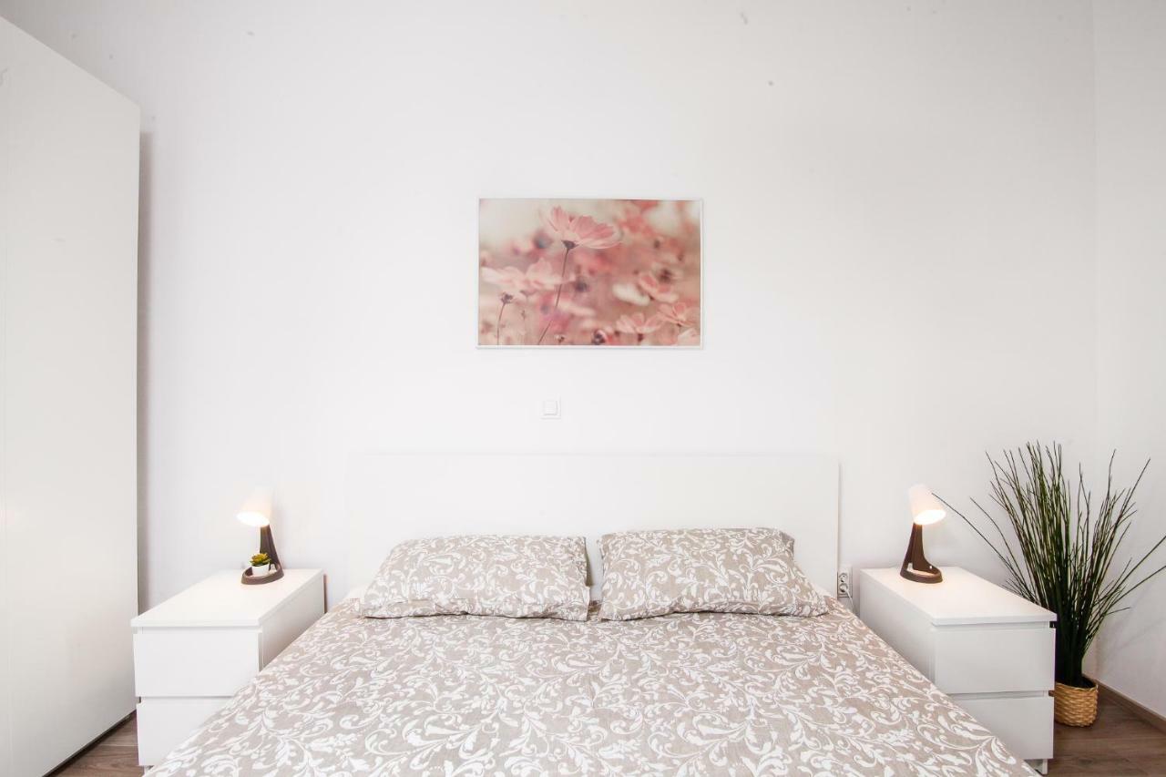 Apartment Kensi*** Pula Extérieur photo