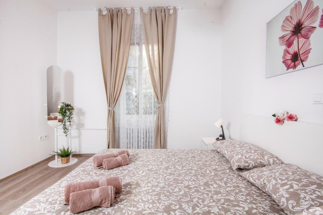 Apartment Kensi*** Pula Extérieur photo
